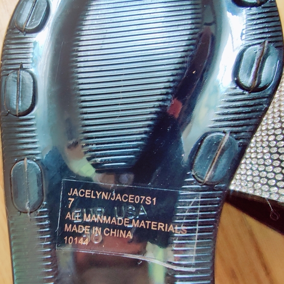 NWOT Steve Madden "Jacelyn" Slides Size 7 Black Studded - Picture 6 of 6